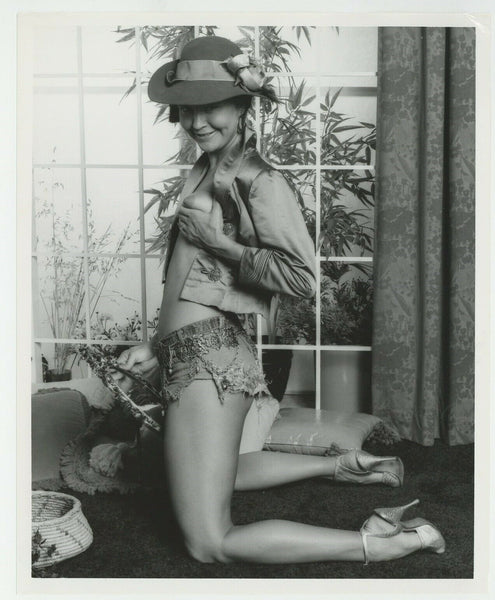Sassy Hippie Girl In High Heels Sunhat 1970 Judy Ziehm 8x10 Leggy Flirty Parliament Jaybird Photo J7402