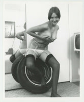 Elmer Batters Happy Brunette 1970 Parliament Stockings 8x10 Original Photo Tip Top Nylon Legs J7427